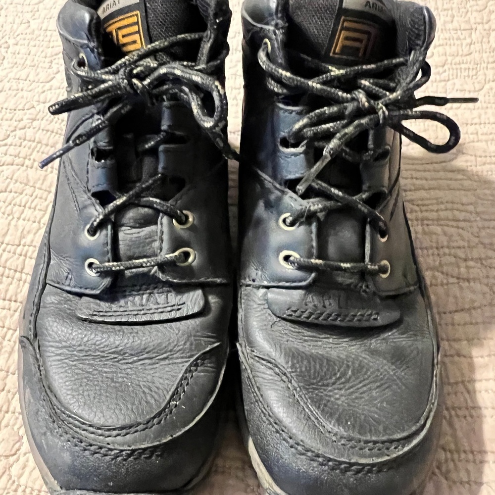 Ladies Ariat Terrain waterproof boot size 8 black